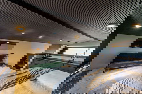 Photo 11 - Bay View Apartments