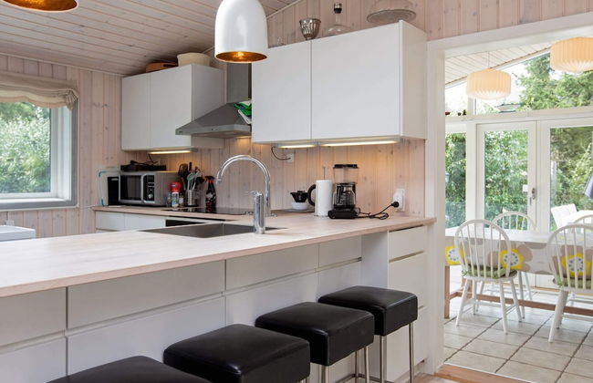 6 Person Holiday Home in Hojby - Foto 10