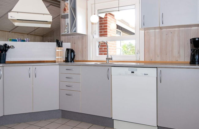8 Person Holiday Home in Knebel - Foto 3