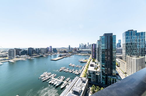 Photo 1 - Pars Apartments Collins Wharf Docklands