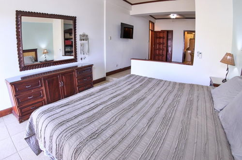 Photo 4 - Spacious Condo in the Heart of Flamingo Sleeps 6 Presidential Suites 4