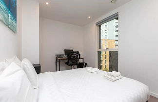 Photo 3 - Modern 1 Bedroom Apartment With Balcony in Surrey Quays