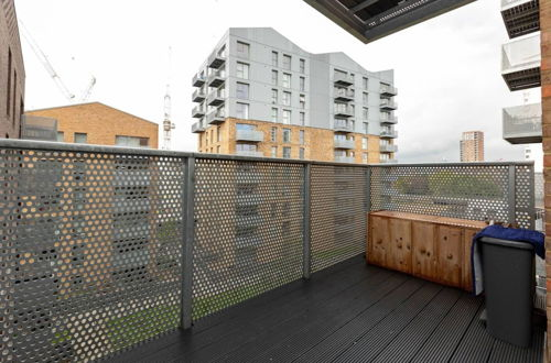 Foto 18 - Modern 1 Bedroom Apartment With Balcony in Surrey Quays