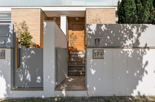 Photo 38 - JOIVY Sleek House W/Balcony & 2 Terraces In Porto