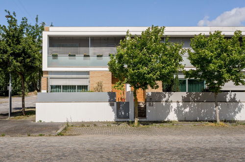 Foto 37 - JOIVY Sleek House W/Balcony & 2 Terraces In Porto