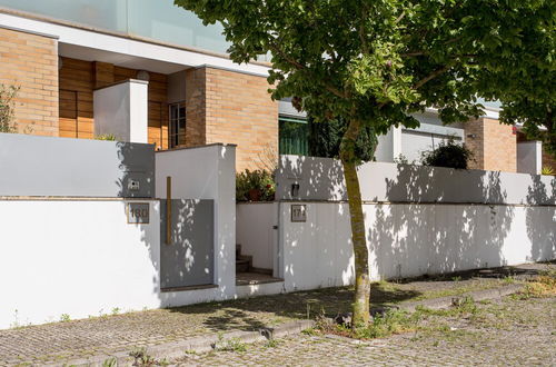 Photo 34 - JOIVY Sleek House W/Balcony & 2 Terraces In Porto