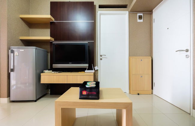 Homely 2 Bedroom at Bassura City Apartment By Travelio - Foto 13
