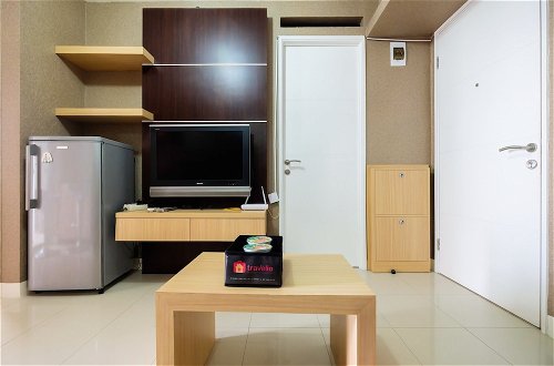 Photo 13 - Homely 2 Bedroom at Bassura City Apartment By Travelio