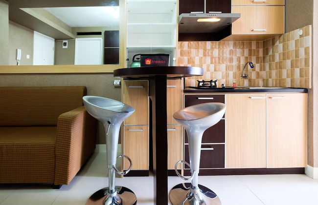 Homely 2 Bedroom at Bassura City Apartment By Travelio - Foto 6
