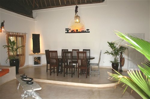 Foto 5 - Deluxe Villa With Garden / Pool With Service Staff 150mt From the sea
