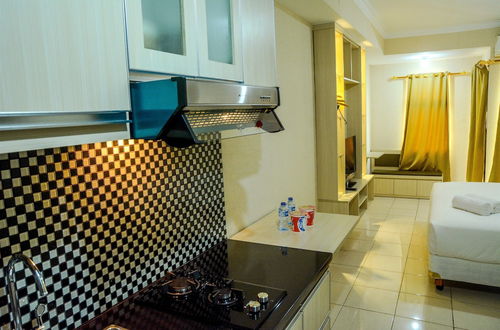 Photo 7 - Modern Studio Grand Serpong Apartment By Travelio