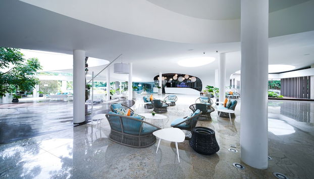 Lobby lounge