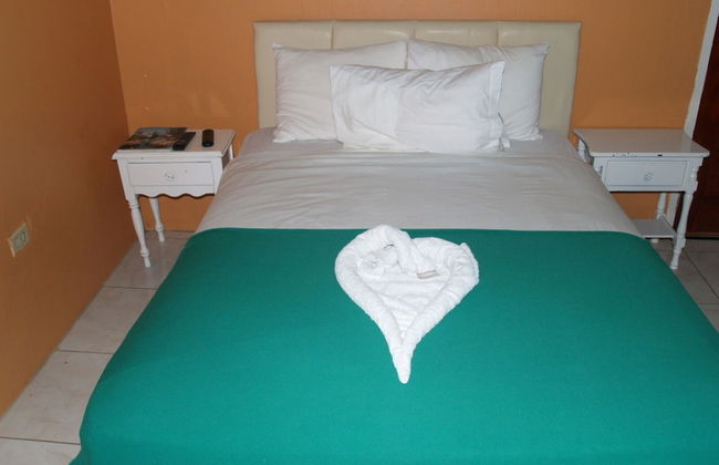 9 bed Villa Montego 10 Minute Walk to the Beach - Photo 12