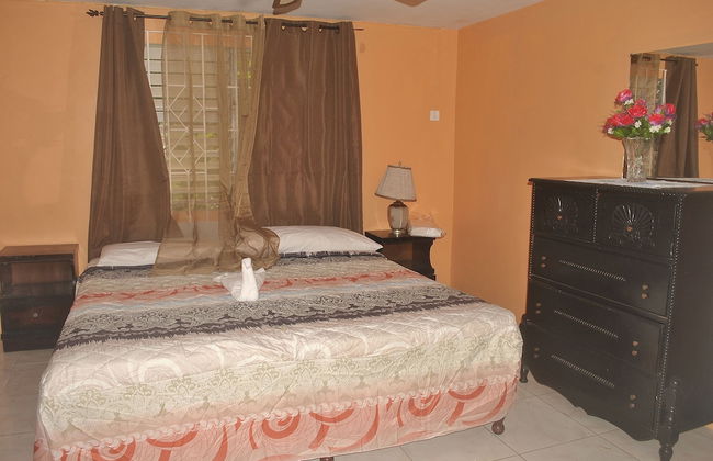 9 bed Villa Montego 10 Minute Walk to the Beach - Photo 3
