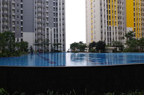 Photo 12 - Pool View 2BR Apartment @ Springlake Summarecon