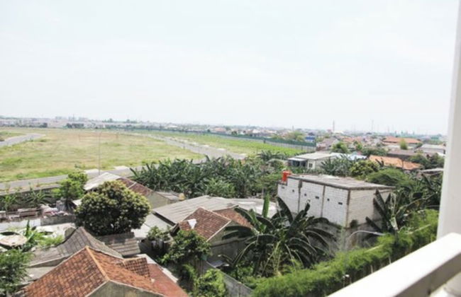 Modern and Comfortable Studio Apartment Springlake Summarecon near Summarecon - Foto 12
