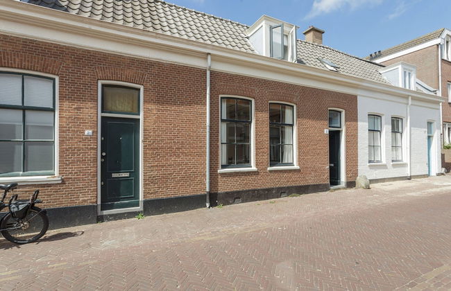 Picturesque Fisherman's House in Scheveningen near Shops - Photo 1