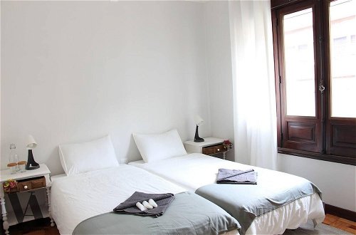 Photo 8 - Beautiful 3-bed Apartment in Porto, Portugal
