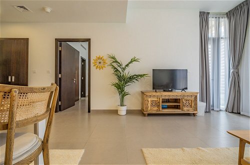 Photo 16 - Charming Tropical Apartment Minutes To Dubai Mall