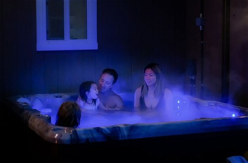 Foto 22 - Barefoot Villas Cabin 2 Moose w/ Hot Tub