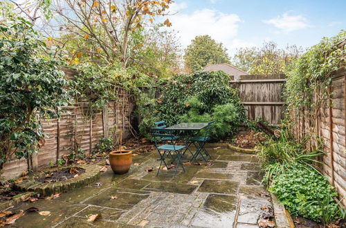 Photo 16 - Charming 2BD Garden House - Hammersmith