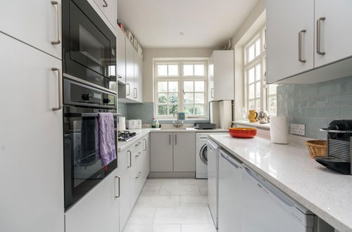 Photo 8 - Charming 2BD Garden House - Hammersmith