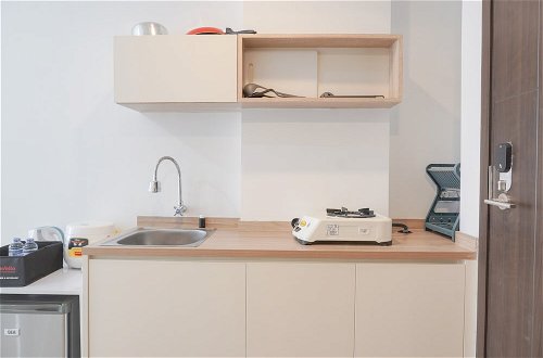 Foto 10 - Modern Look Studio Room At Citra Living Apartment