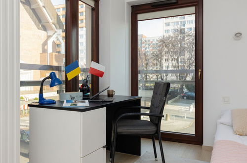 Photo 5 - Warsaw Apartment Home Office by Renters