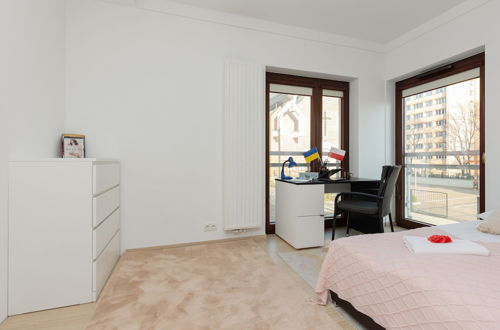 Photo 2 - Warsaw Apartment Home Office by Renters
