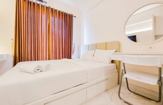 Foto 1 - Comfy And Fancy Studio Apartment At Sky House Bsd