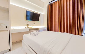 Photo 2 - Comfy And Fancy Studio Apartment At Sky House Bsd