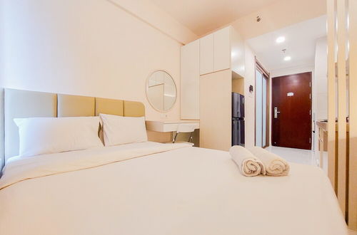 Foto 6 - Comfy And Fancy Studio Apartment At Sky House Bsd