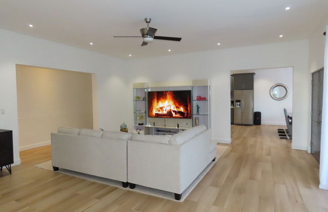 The White House TCI Guest House - Photo 2