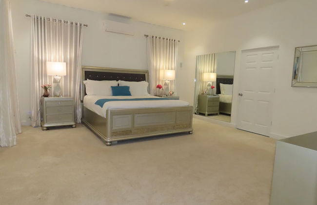 The White House TCI Guest House - Photo 18