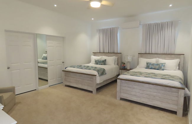 The White House TCI Guest House - Photo 15