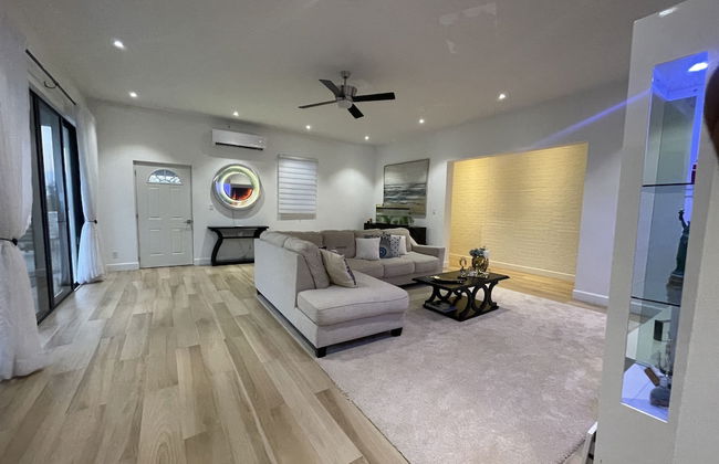 The White House TCI Guest House - Photo 12