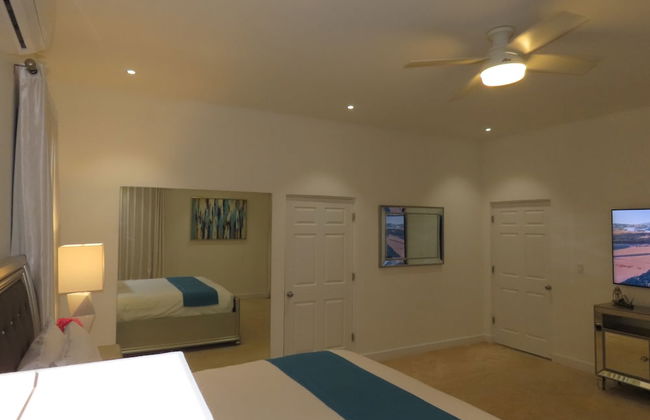 The White House TCI Guest House - Photo 17