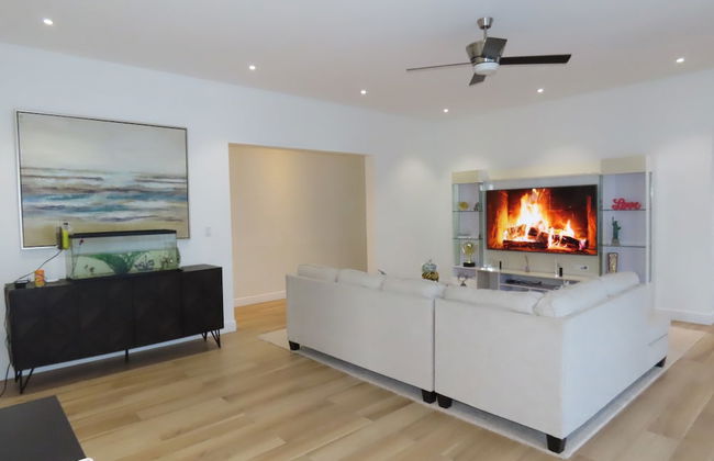 The White House TCI Guest House - Photo 8