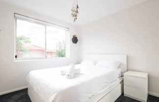 Photo 2 - Sunny 1 Bedroom Apartment in St Kilda Near the Beach