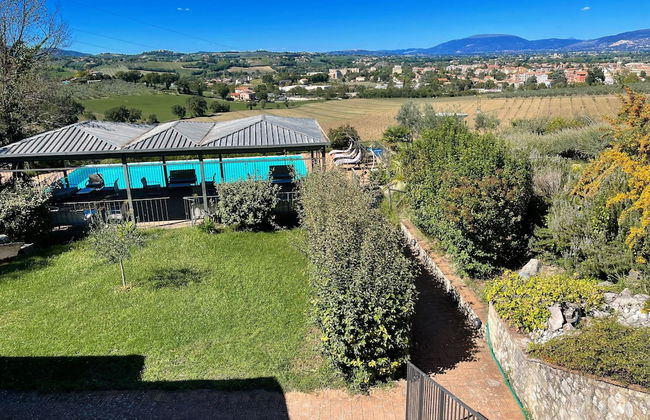 Spoleto Poolside - apt Sleeps 4 on Beautiful Campus - 1 km max Spoleto Central - Foto 39