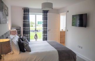 Photo 2 - Spacious 2 Bedroom Modern Apartment in Inverness