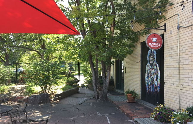 Cozy Retreat | Walk to Unc | Free Cruiser Bikes - Photo 24
