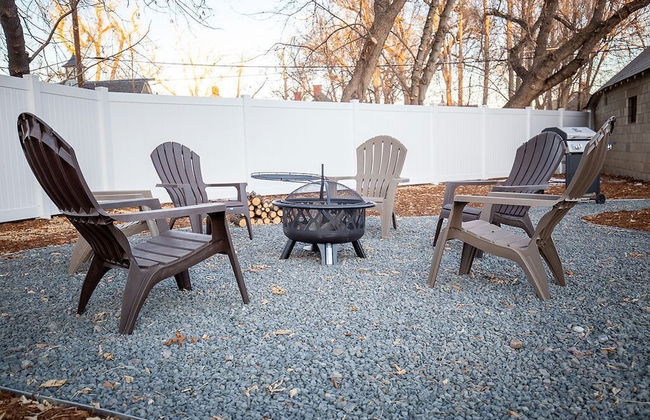 Cozy Retreat | Walk to Unc | Free Cruiser Bikes - Photo 25