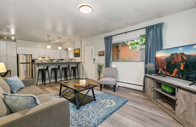 Azure Suite Walkable Old Town Condo w/ Park View - Foto 10
