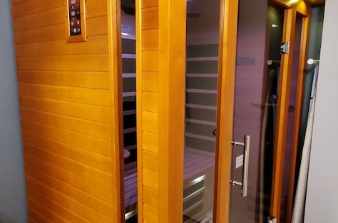 Photo 20 - Couples Retreat With Hot Tub, Sauna and Steam Room