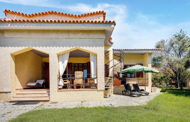 Beachfront Villa With Solarium - Photo 39