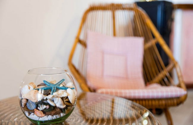 Beachfront Villa With Solarium - Photo 30