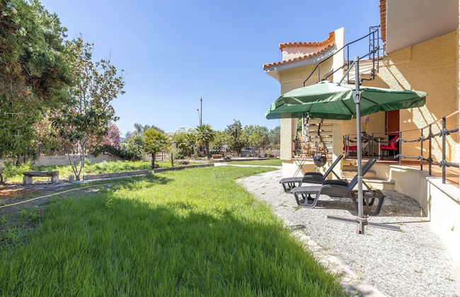 Beachfront Villa With Solarium - Photo 35