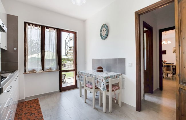 Beachfront Villa With Solarium - Photo 25