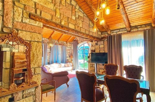 Foto 6 - Amazing Stone House With Private Pool in Iznik